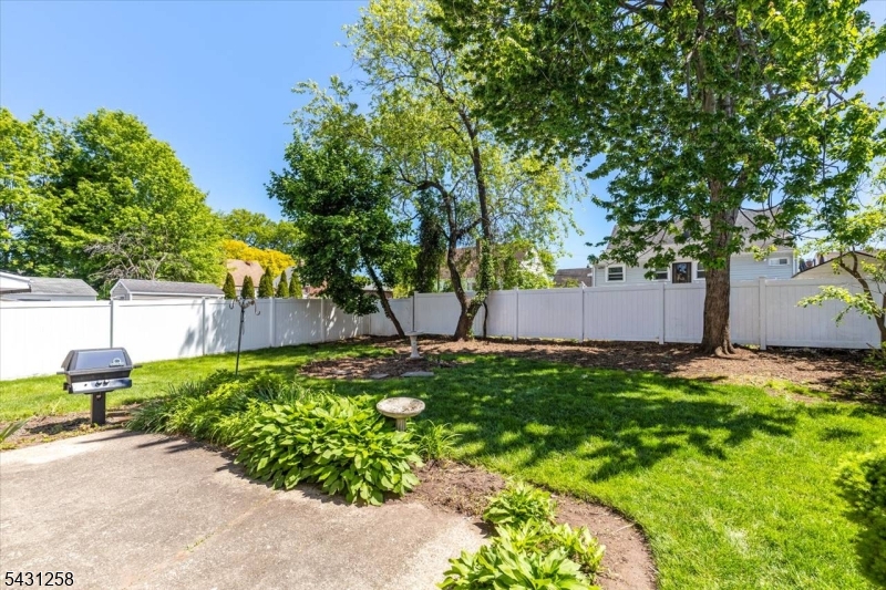 23 Riverdale Ave