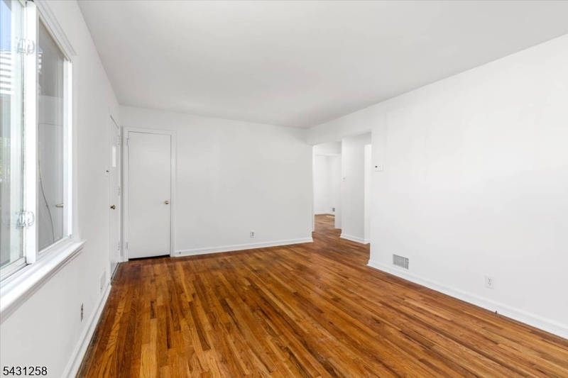 23 Riverdale Ave