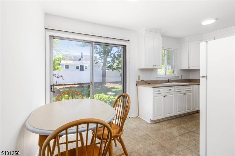 23 Riverdale Ave