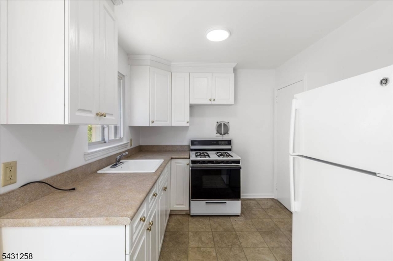 23 Riverdale Ave