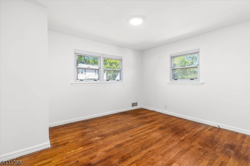 23 Riverdale Ave