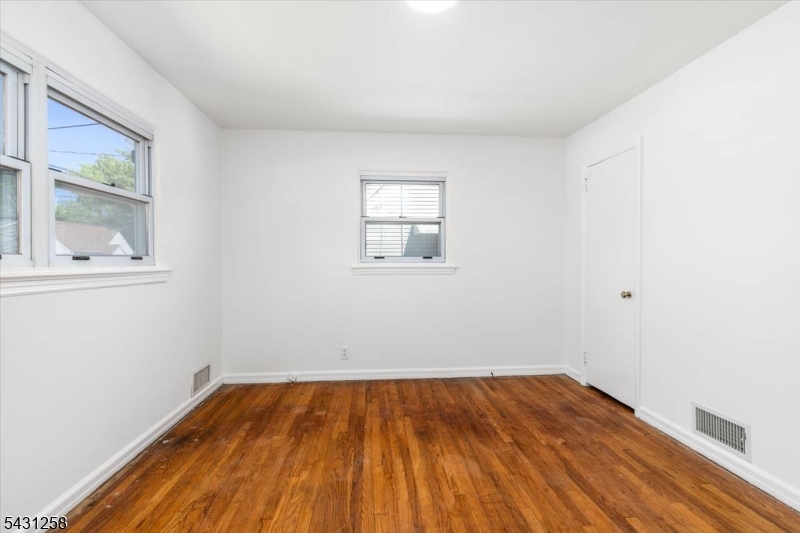 23 Riverdale Ave