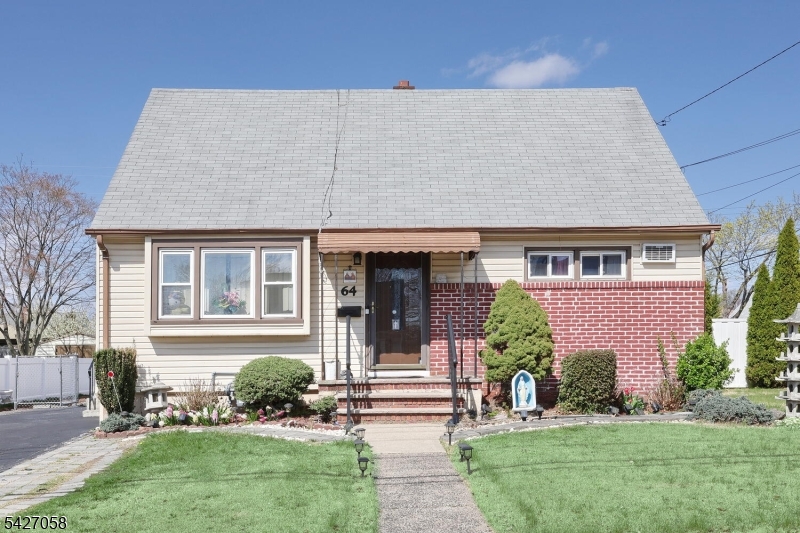 64 Chestnut St