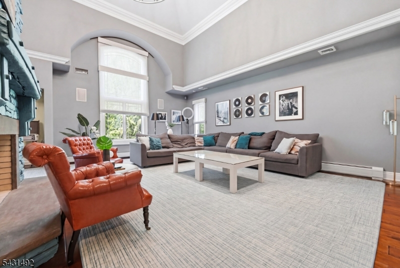 305 Blauvelt Ct