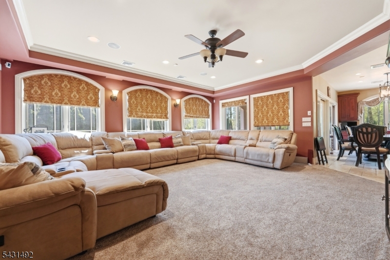 305 Blauvelt Ct