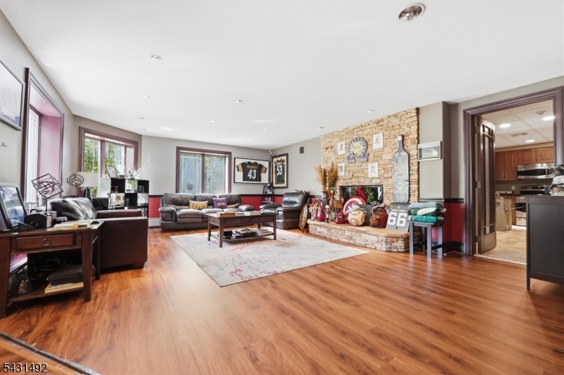 305 Blauvelt Ct