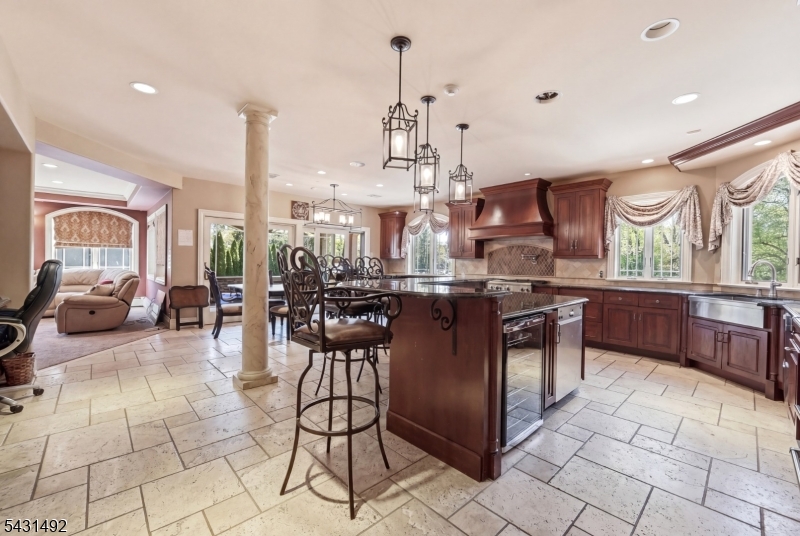 305 Blauvelt Ct