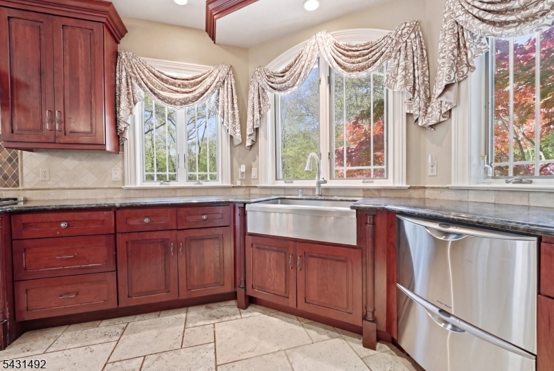 305 Blauvelt Ct