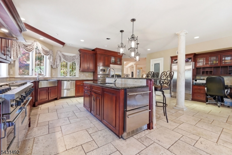 305 Blauvelt Ct