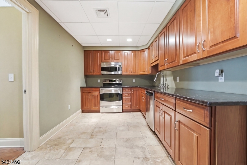 305 Blauvelt Ct