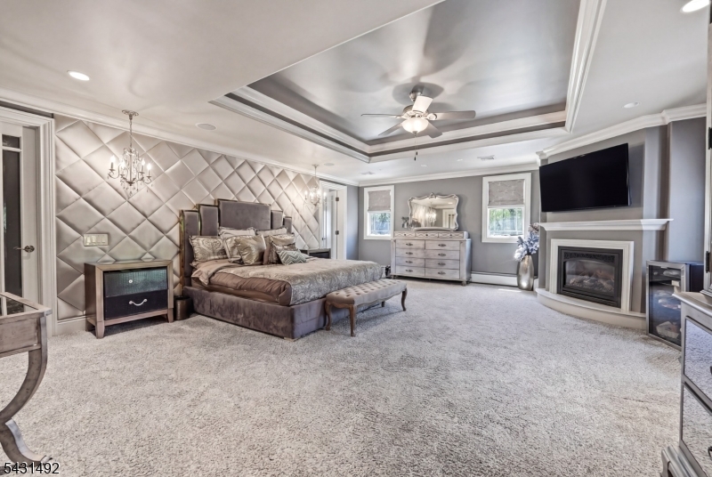 305 Blauvelt Ct