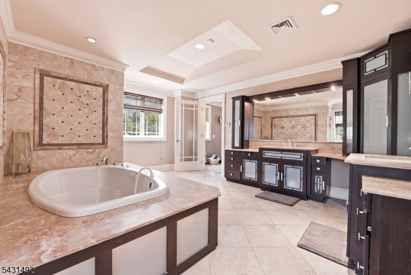305 Blauvelt Ct