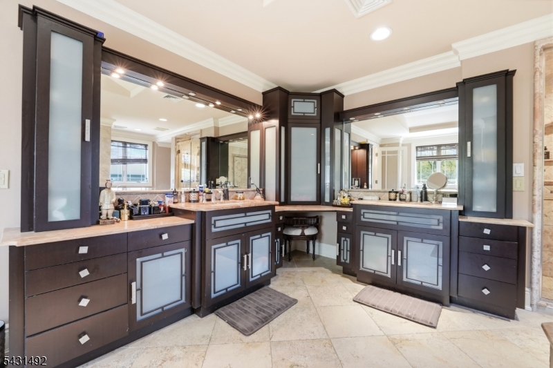 305 Blauvelt Ct