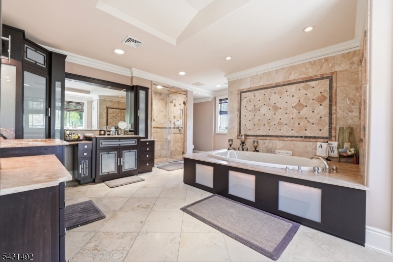305 Blauvelt Ct