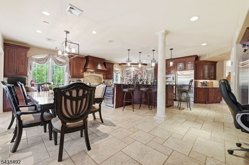 305 Blauvelt Ct