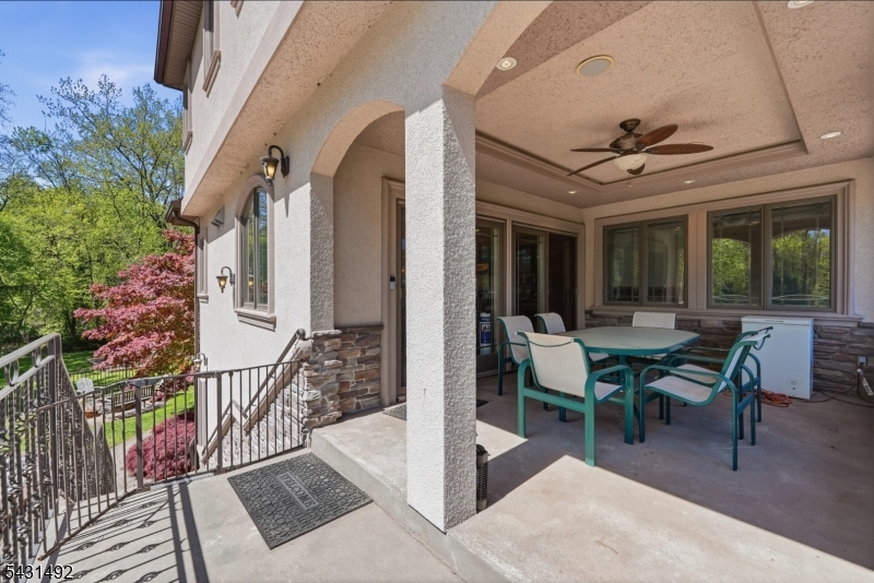 305 Blauvelt Ct