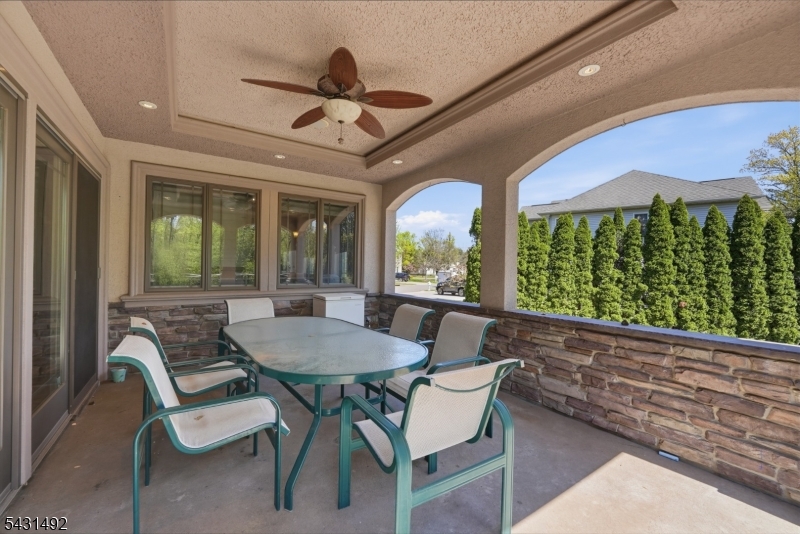 305 Blauvelt Ct