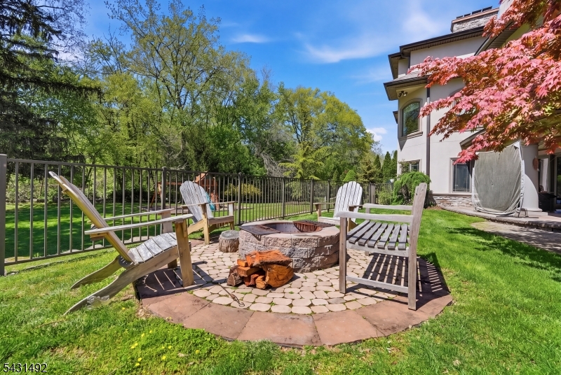 305 Blauvelt Ct