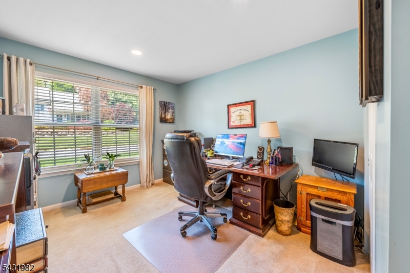 21 Towpath Ln