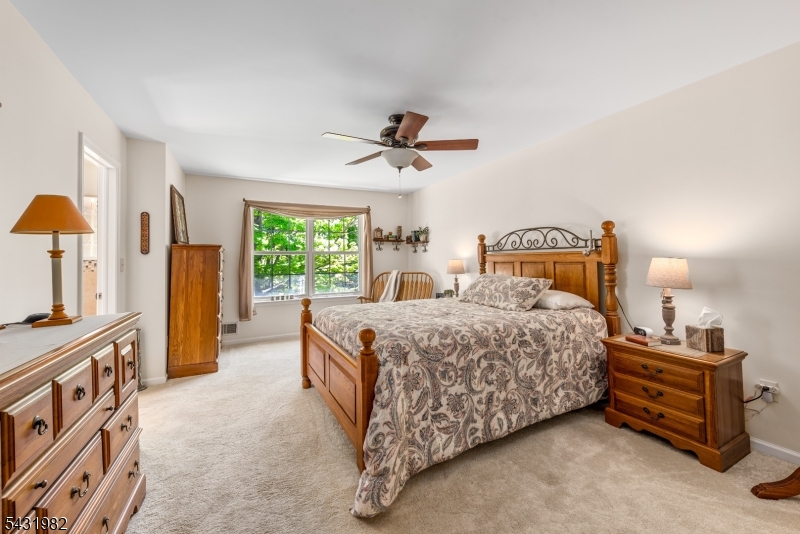 21 Towpath Ln