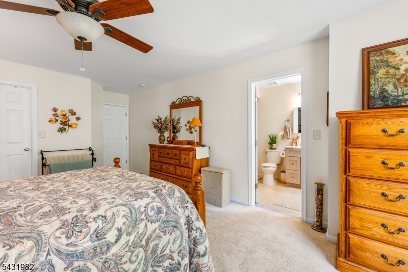 21 Towpath Ln