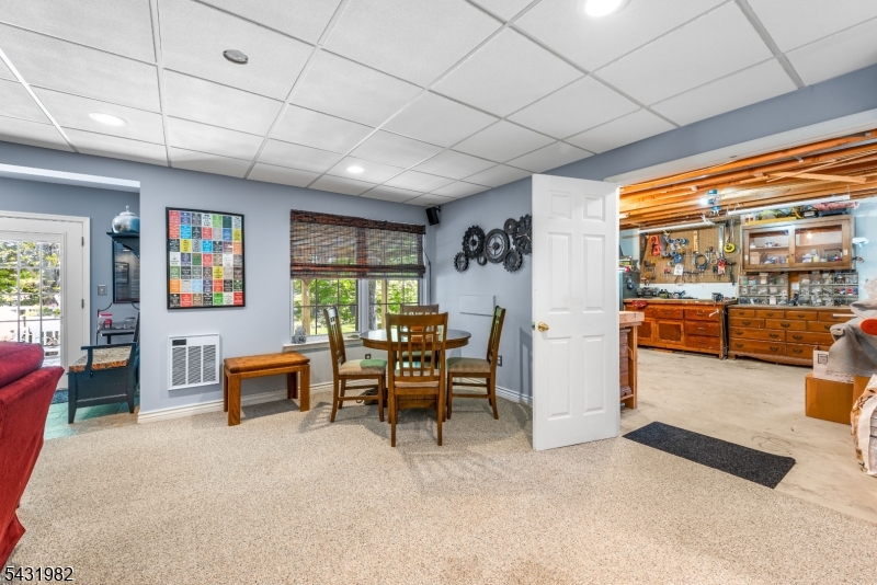 21 Towpath Ln