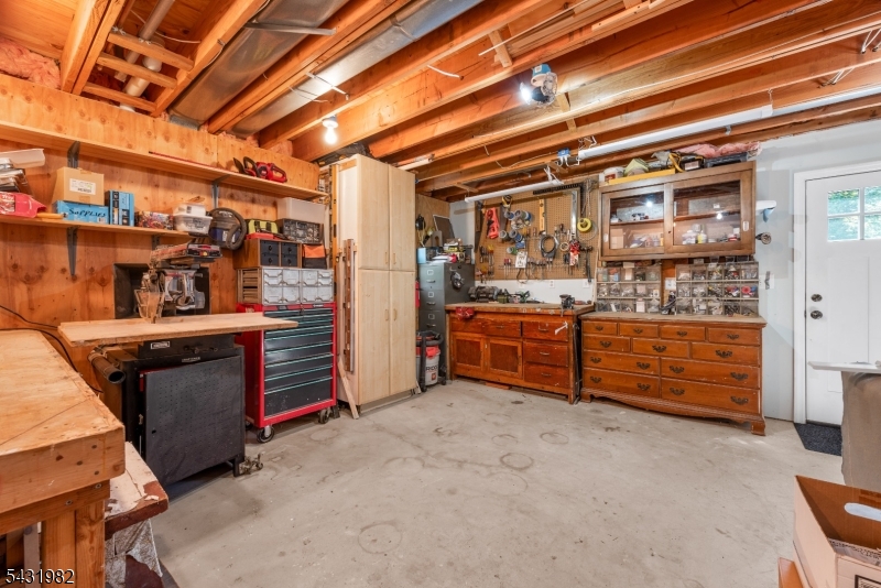 21 Towpath Ln