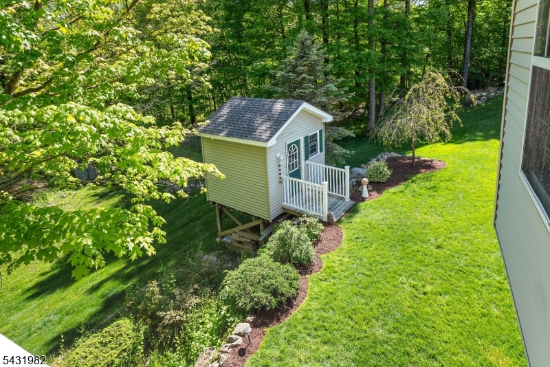 21 Towpath Ln