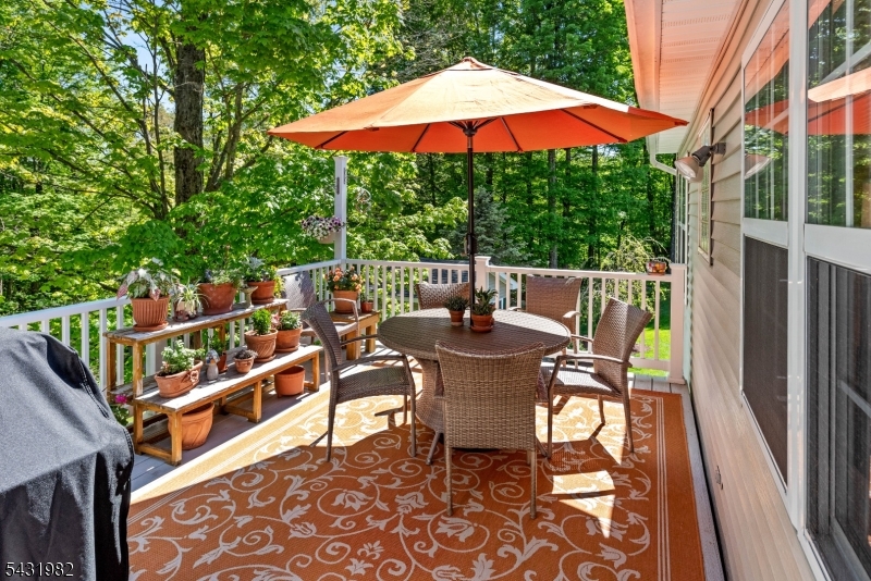 21 Towpath Ln