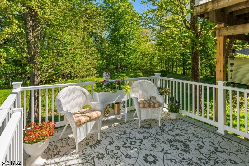 21 Towpath Ln