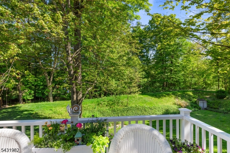 21 Towpath Ln