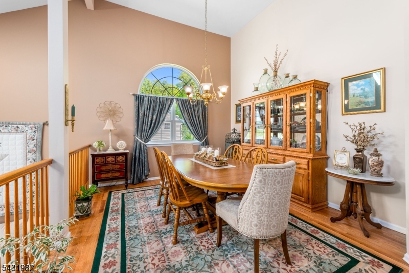 21 Towpath Ln
