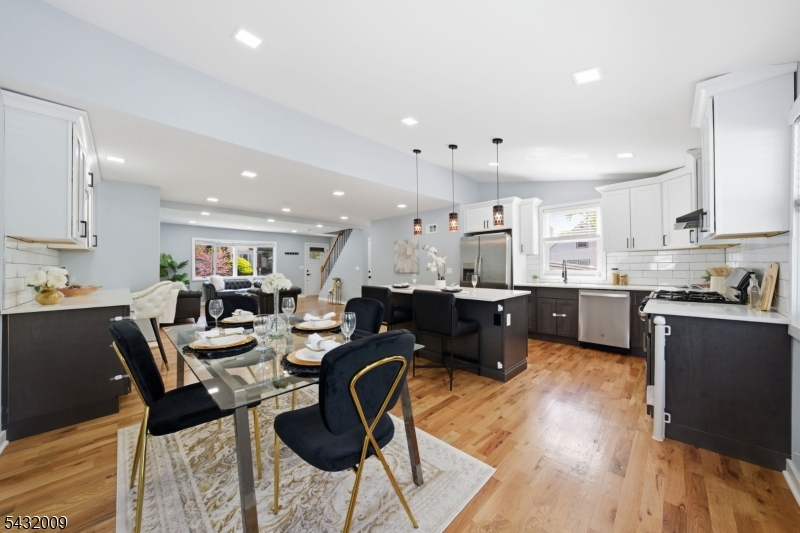 115 La Grande Avenue