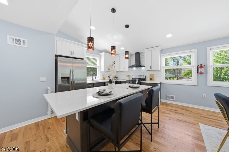 115 La Grande Avenue