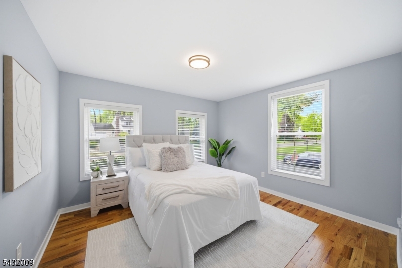 115 La Grande Avenue
