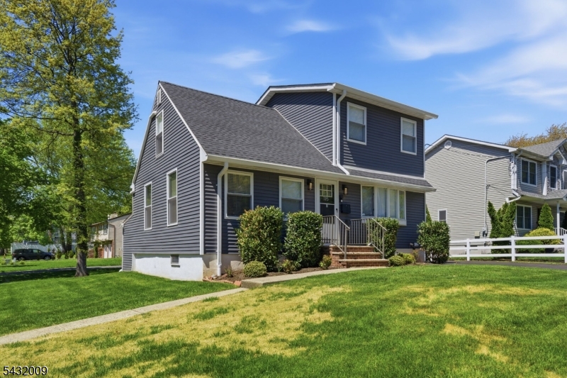 115 La Grande Avenue