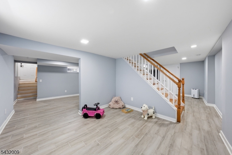 115 La Grande Avenue