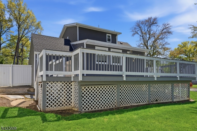 115 La Grande Avenue
