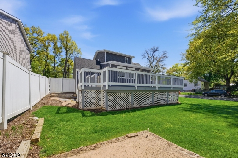 115 La Grande Avenue