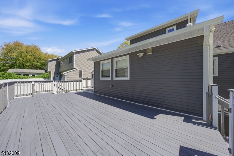 115 La Grande Avenue