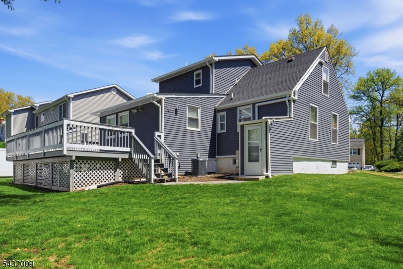 115 La Grande Avenue