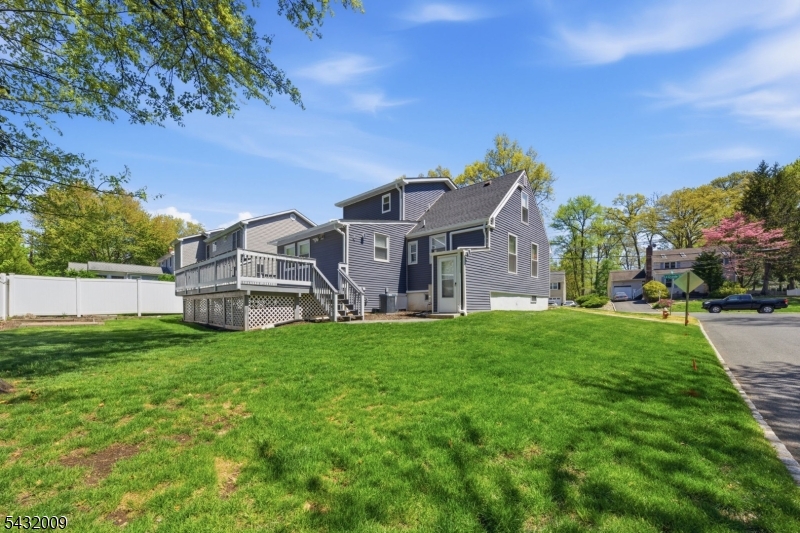 115 La Grande Avenue