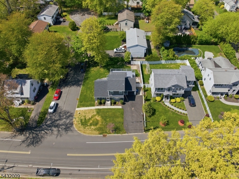 115 La Grande Avenue