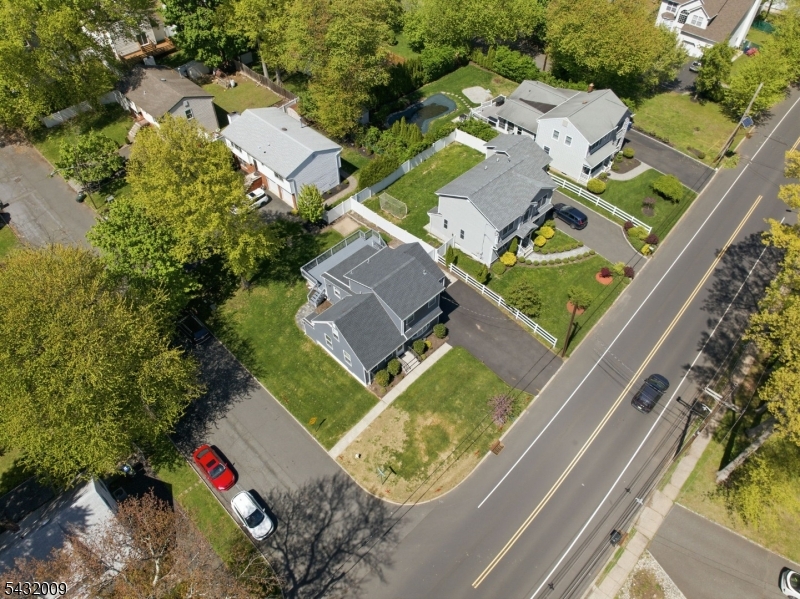 115 La Grande Avenue