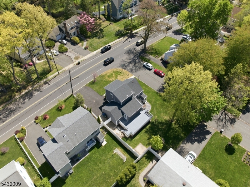 115 La Grande Avenue