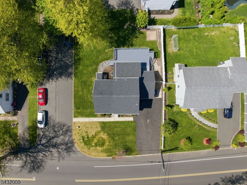 115 La Grande Avenue