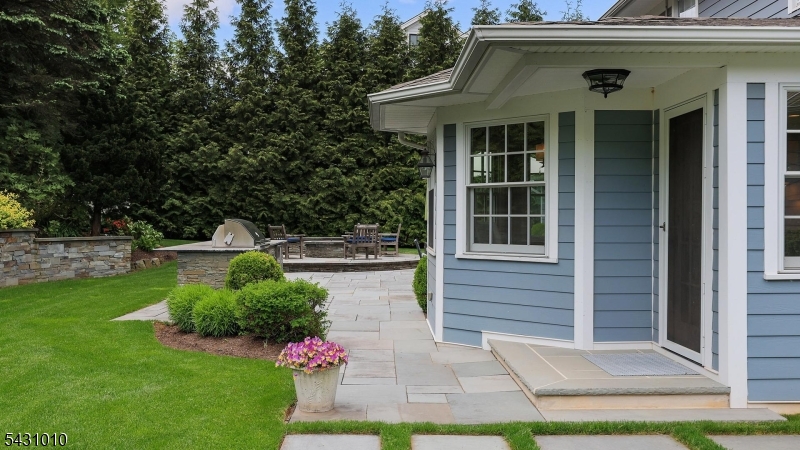 1091 Minisink Way