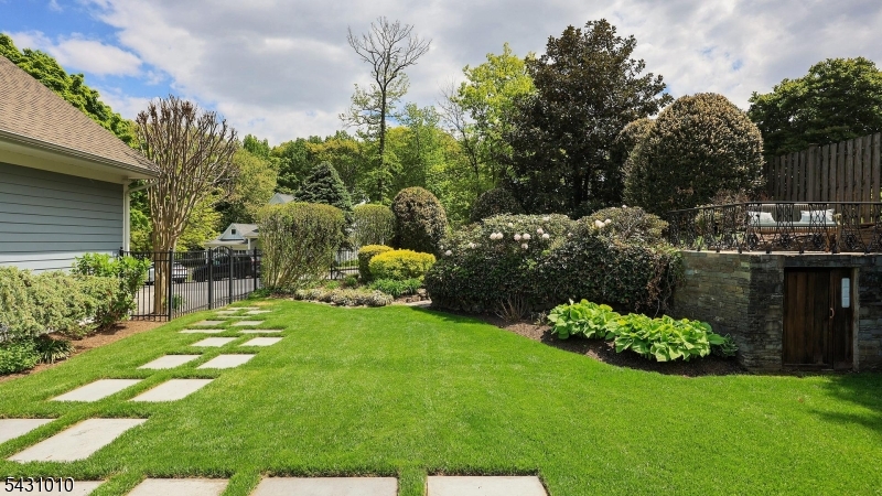 1091 Minisink Way