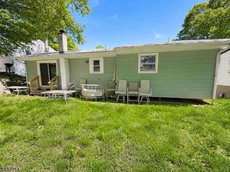 36 Mountain Ave