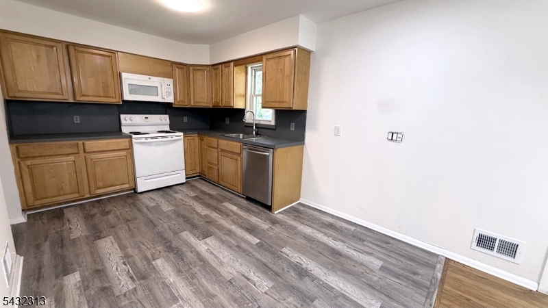 36 Mountain Ave